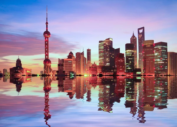 Linha do horizonte de Xangai ao amanhecer — Fotografia de Stock