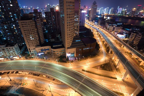 Vogel uitzicht op Shanghai interchange viaduct brug van nacht — Stockfoto