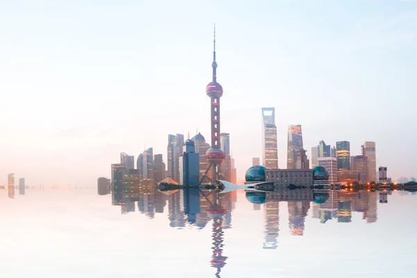 Bund Shanghai au lever du soleil skyline — Photo