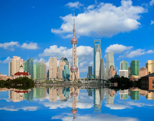 Shanghai bund överbryggar skyline — Stockfoto