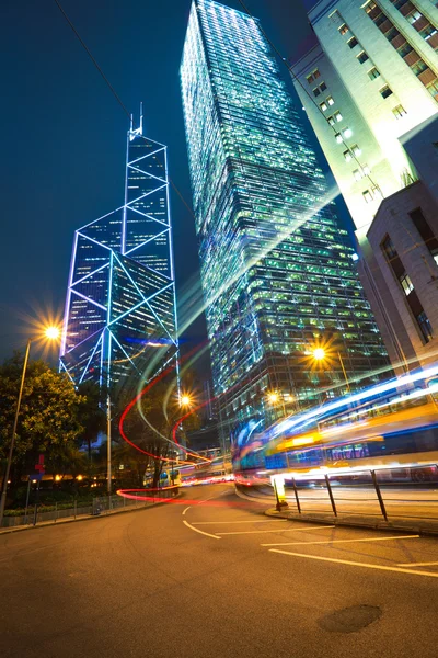 现代标志性建筑背景路光 tra hongkong — 图库照片