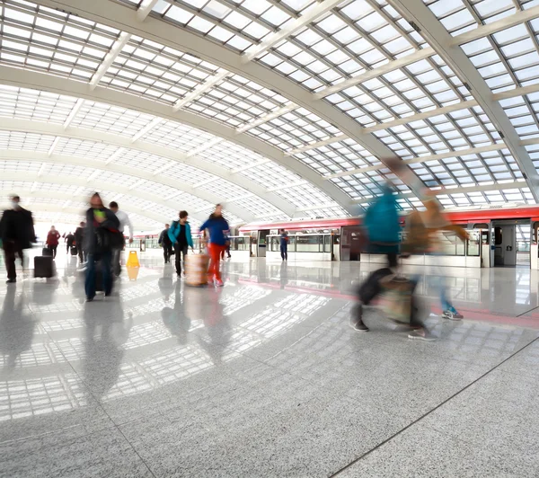 Metro in stazione di aeroporto di Pechino T3 alla gente — Foto Stock