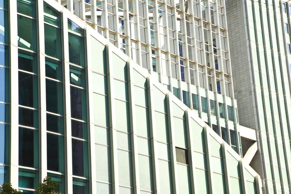 Arquitectura moderna de oficina en fondos de pared de vidrio azul —  Fotos de Stock