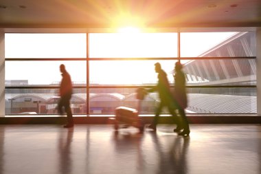 Modern koridor iç cam duvar acele PE'de Windows inşa