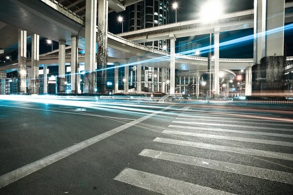 Cidade estrada viaduto noite de noite cena — Fotografia de Stock