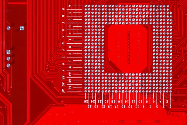 Primer plano del circuito de placa madre electrónica roja con procesador —  Fotos de Stock