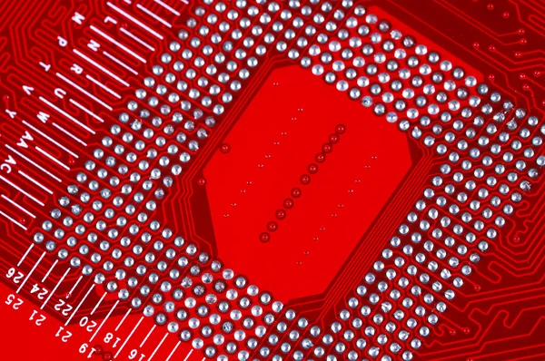 Primer plano del circuito de placa madre electrónica roja con procesador —  Fotos de Stock