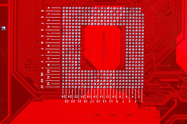 Close-up van rode elektronische moederbord circuit met processor — Stockfoto