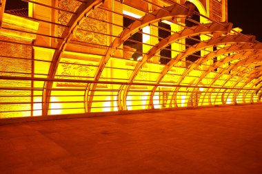 City road Ironbridge gece sahne