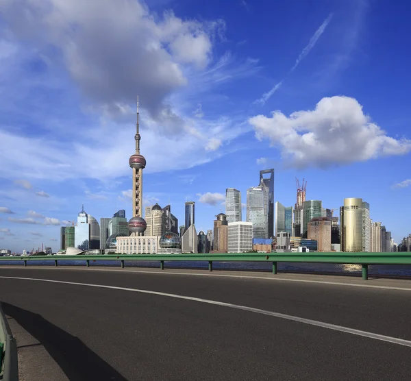 Empty road surface with shanghai bund city buildings — Stock Photo, Image