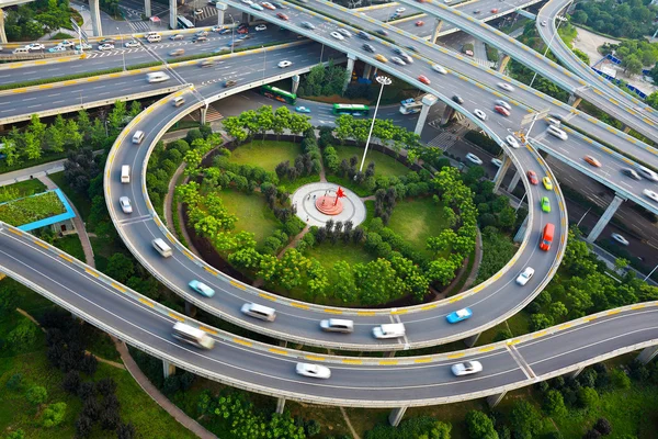 Città viadotto ponte strada paesaggio . — Foto Stock