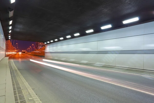 Citytunnel weg nachtbeeld — Stockfoto