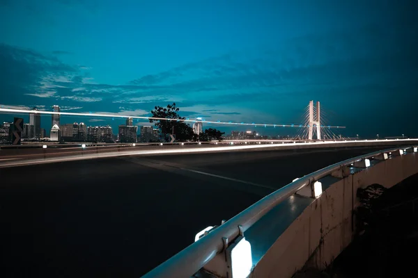 Městská a most noční scény — Stock fotografie