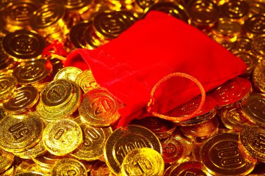 Altını kırmızı çuval dağınık kazık