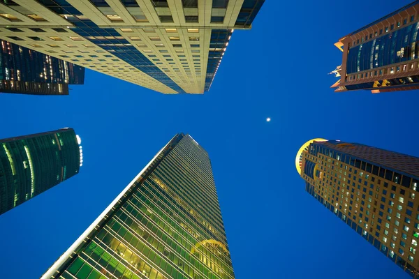 Kijken op Shanghai moderne stad gebouwen achtergronden — Stockfoto