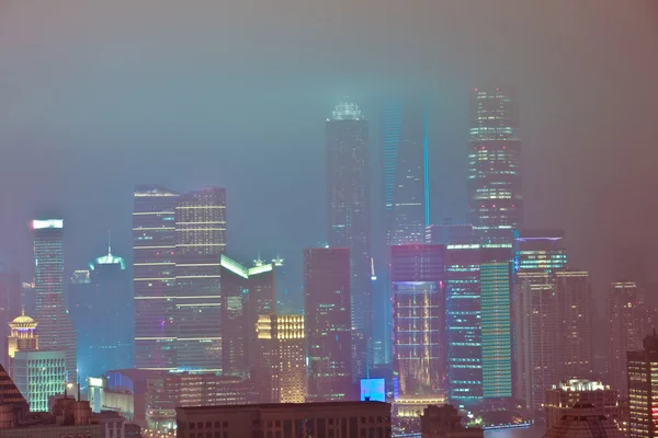 Аерофотозйомка на місто сучасний Орієнтир будівлі ніч — стокове фото