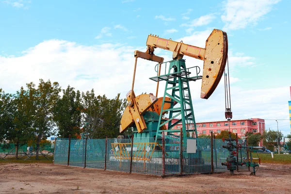 Golden yellow Oil pump of crude oilwell rig — Stock Photo, Image