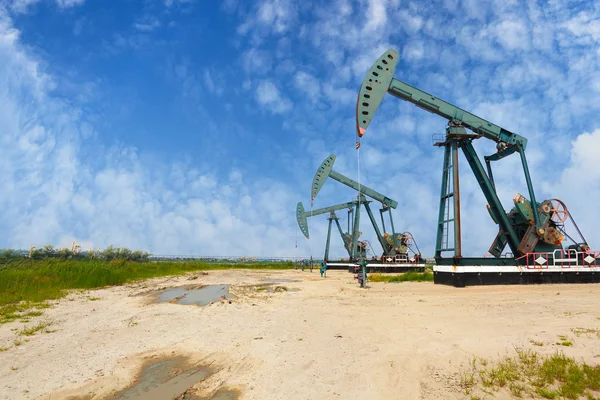 Zelené olejové čerpadlo surové oilwell plošiny — Stock fotografie