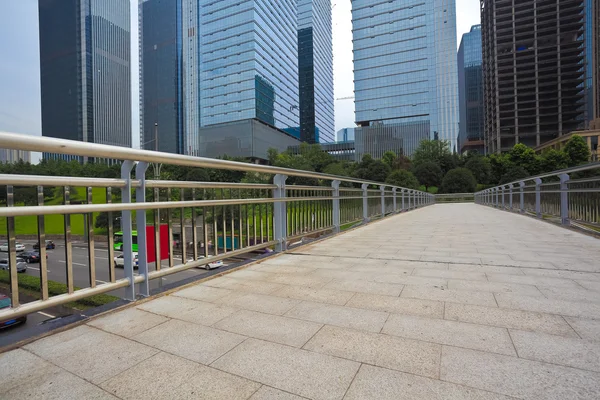 Üres útfelület modern városi épületeket háttér Stock Fotó