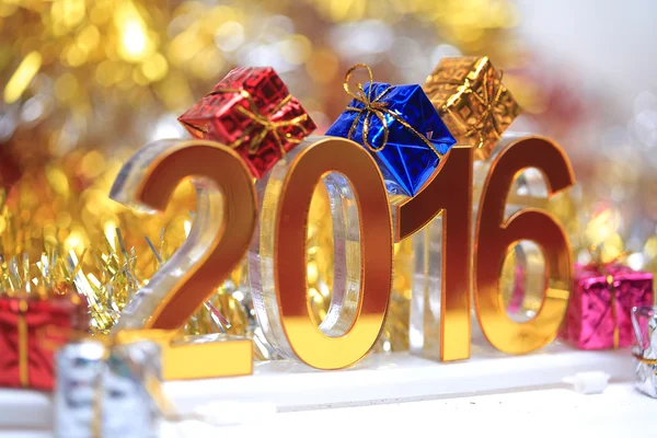 Golden 2016 3d icon with gift box — Stock Photo, Image