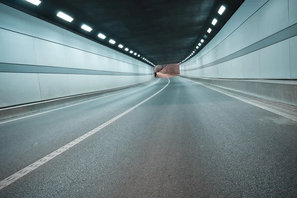 Straßentunnel in der Nacht — Stockfoto