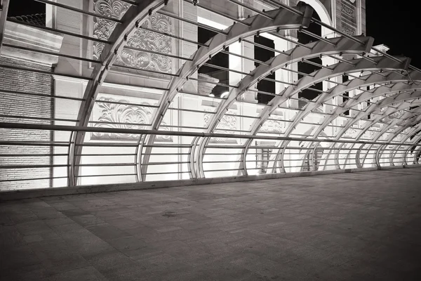 City road Ironbridge gece sahne