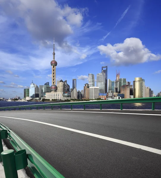 Empty road surface with shanghai bund city buildings — Stock Photo, Image