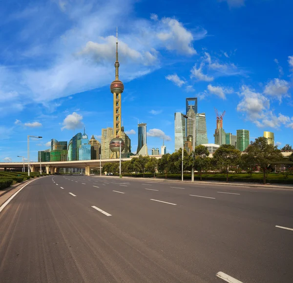 Empty road surface with shanghai bund city buildings — Stock Photo, Image