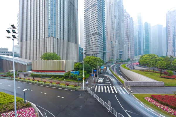 近代都市建築背景の空の道 ストック画像