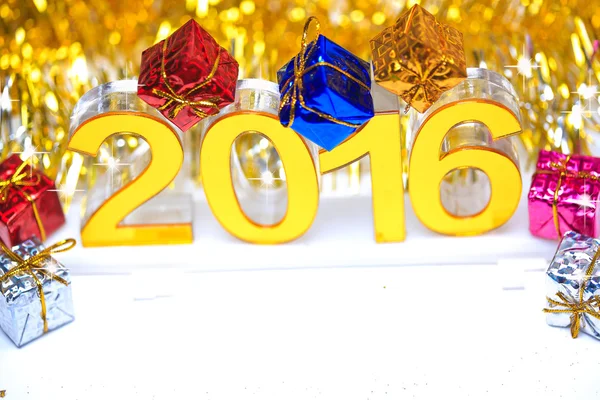 Gouden 2016 3d digitale pictogram met de doos van de gift — Stockfoto