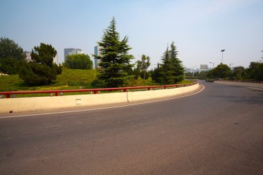 Asfalt kaplama eğri şehir yol