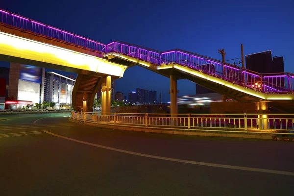 Urban footbridge and road intersection of night scene — Stock Photo, Image