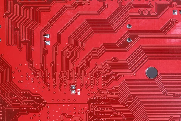 Primer plano del fondo de la placa roja del circuito electrónico — Foto de Stock