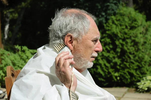 Senior male shaving — Stock Photo, Image