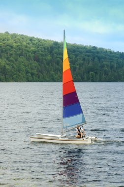 старший на катамарані