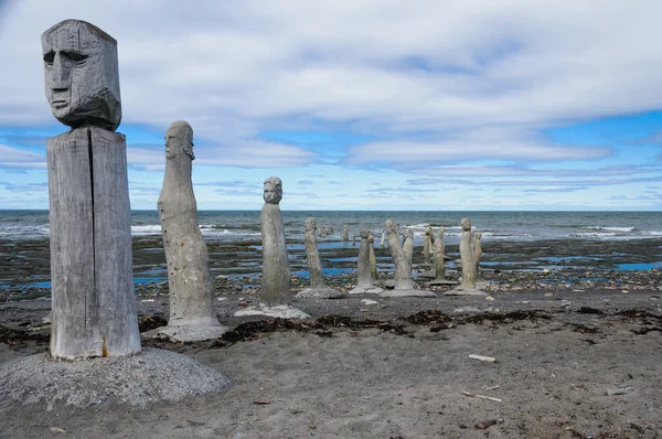 Stonework statues leading into the St. Laurence River — Stock Photo, Image