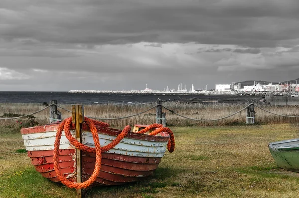 Verlaten vissersboot — Stockfoto