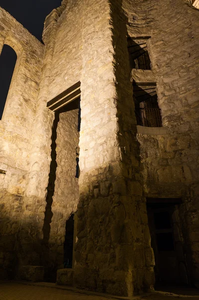 Lapidi invecchiate e cattedrale di San Bonifacio — Foto Stock