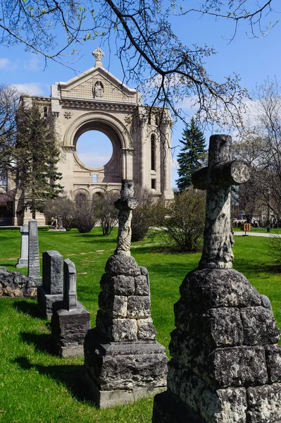 Éves sírokat és a St.Boniface katedrális — Stock Fotó