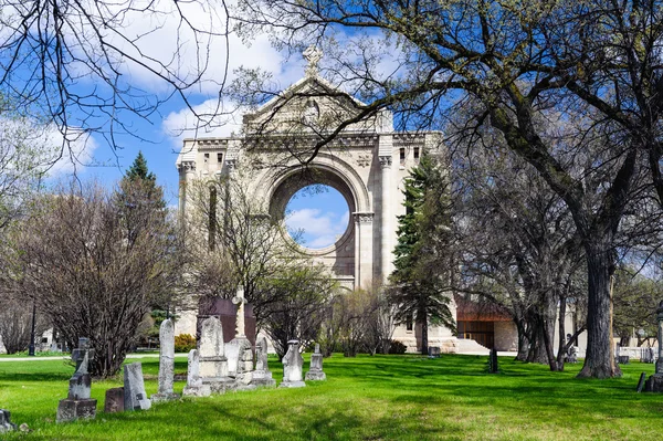 A sírokat, és a St.Boniface katedrális — Stock Fotó