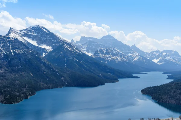 Mount Vimy en Waterton Lake schilderachtig uitzicht — Stockfoto