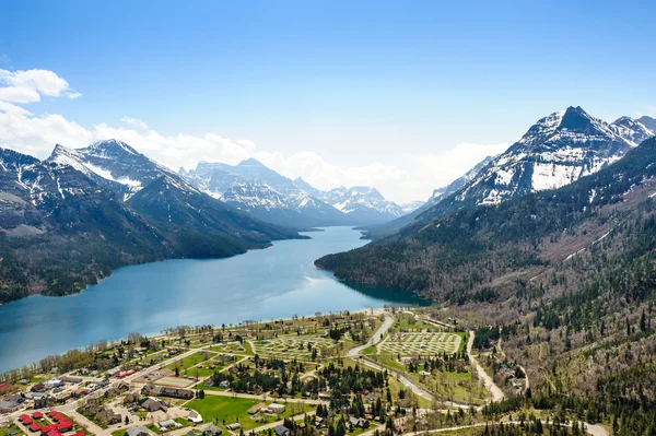 Camping grond luchtfoto op Waterton Lake — Stockfoto