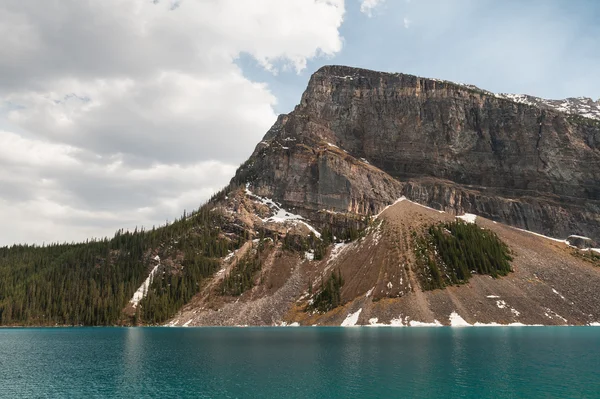Vue panoramique sur les montagnes du lac Louise — Photo