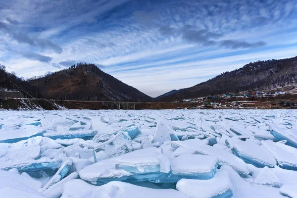 Lake Baikal in Siberia with a pile of beautiful ice hummocks near the old Circum Baikal railway in winter. Natural background. — Stock Photo, Image