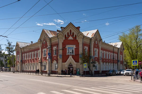 Russia, Irkutsk - May 27, 2021: Public Hospital for the Poor, now it is Eye Clinic. The building was built in 1880-1883 — Stockfoto