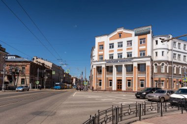 Rusya, Irkutsk - 27 Mayıs 2021: Baykal Devlet Ekonomi ve Hukuk Üniversitesi Cephesi