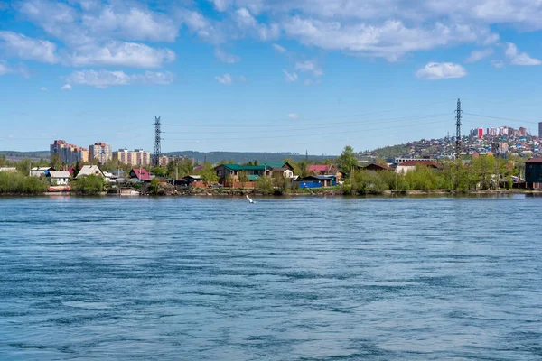 View of the sunny summer embankment of the Angara river in Irkutsk, Russia — Stock Photo, Image