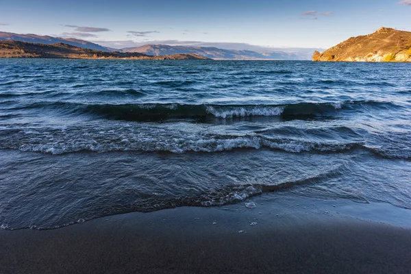 Vista del Estrecho del Mar Pequeño en el Lago Baikal en el día de otoño, Joy Bay —  Fotos de Stock