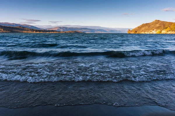 Vista del Estrecho del Mar Pequeño en el Lago Baikal en el día de otoño, Joy Bay —  Fotos de Stock