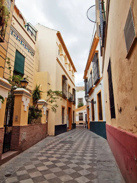 Muy Estrecha Calle Tradicional Española Sevilla Andalucía España — Foto de Stock